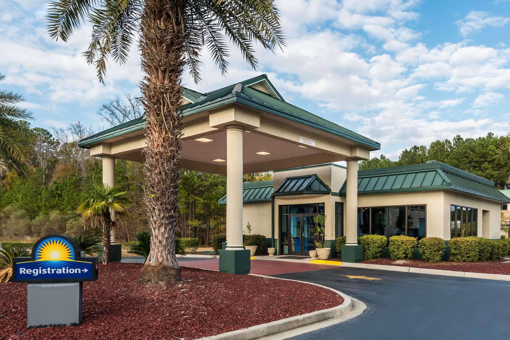 Days Inn By Wyndham Richmond Hill/Savannah Exterior photo